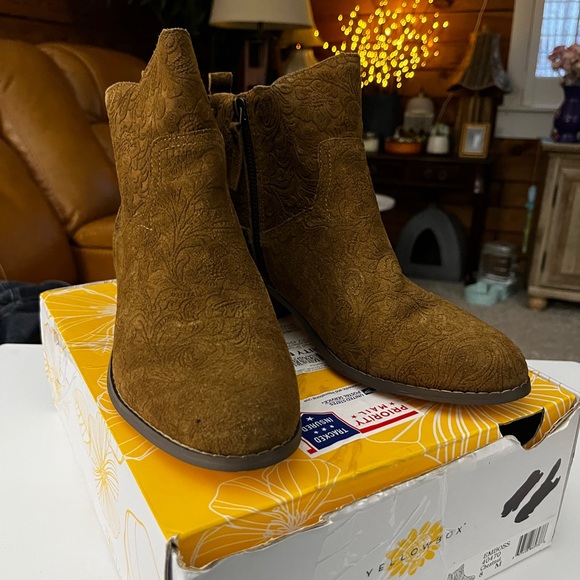 Yellow Box Shoes - Yellow Box Caramel Embossed Leather Ankle Booties Size 8